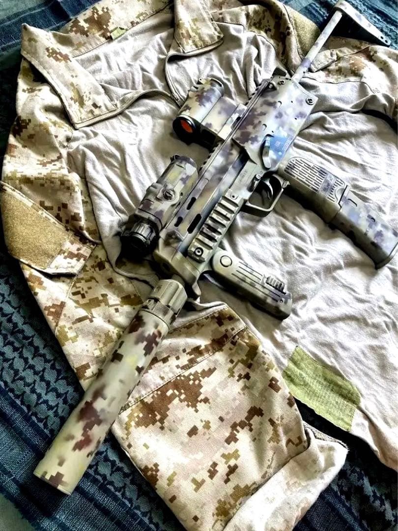 マ*領様 東京マルイ 電動ガンMP7A1 aor1 デジタル迷彩塗装カスタム