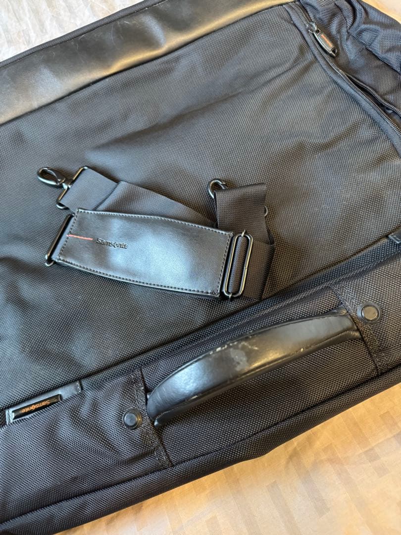 Samsonite ブラックガーメントバッグ ハンガーフック付き