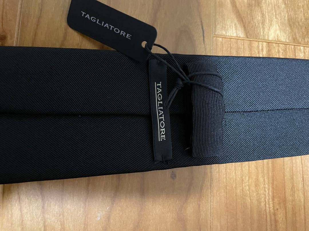 新品タグ付き　TAGLIATORE コート サイズ48 新品ネクタイおまけ付き