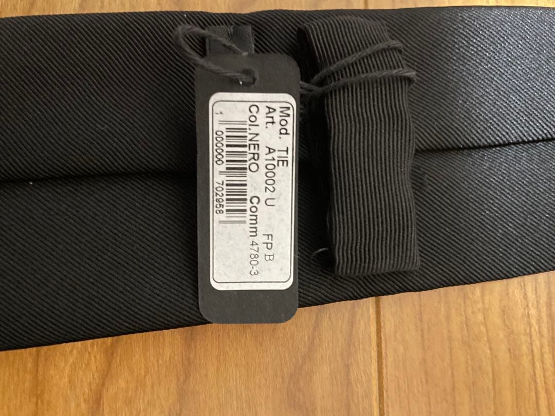 新品タグ付き　TAGLIATORE コート サイズ48 新品ネクタイおまけ付き