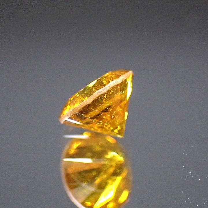 【日独ソーティング付き】ディープオレンジーイエローダイヤモンド