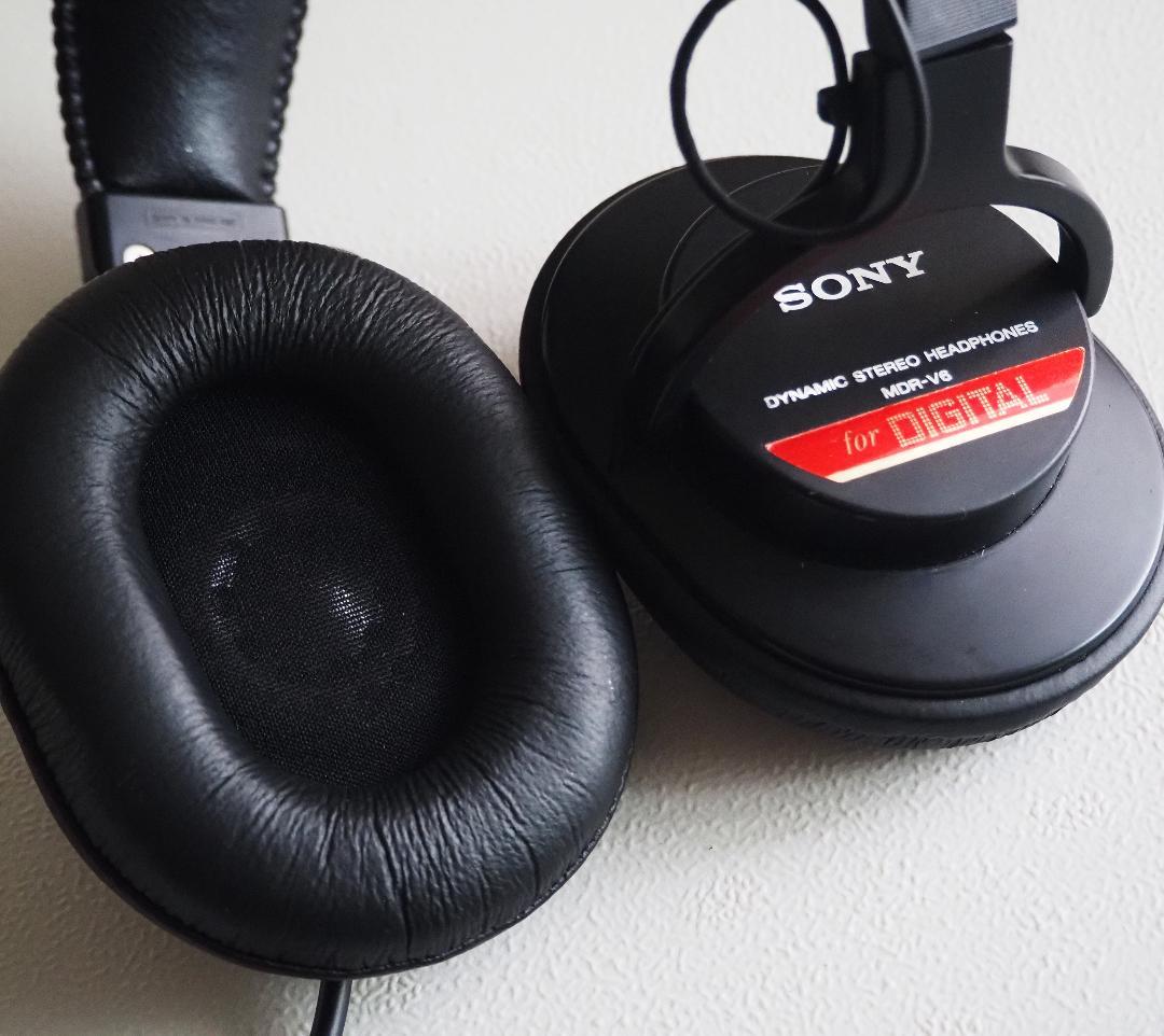値下げしました！【業務＆リスニング用】Sony MDR-V6　中古・新品パット】