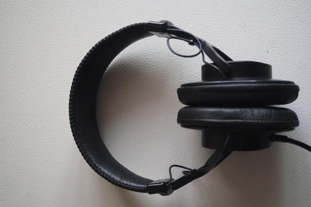 値下げしました！【業務＆リスニング用】Sony MDR-V6　中古・新品パット】