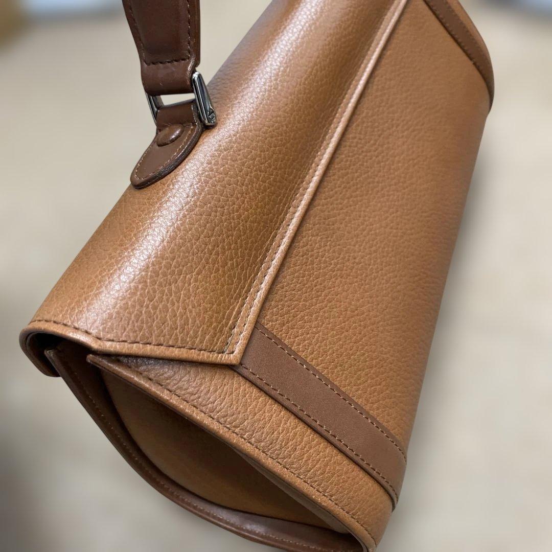 Burberry ブラウンレザー フラップレトロ　ハンドバッグ
