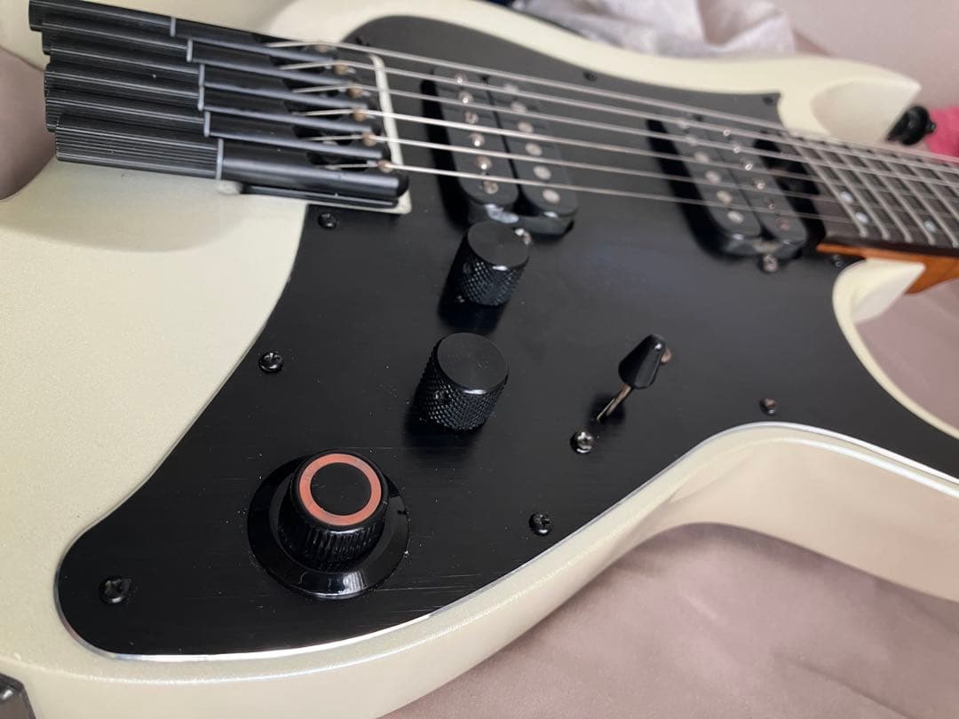 Mooer GTRS W800（Pearl White） ヘッドレスギター