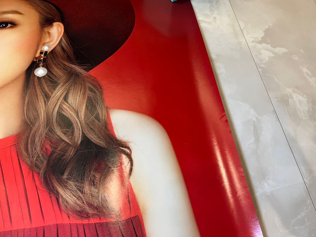 西野カナ　直筆サイン入りポスター 『Secret Collection RED』