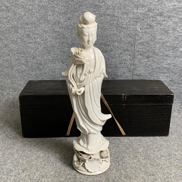 白磁蓮上観音立像箱付き [B29455]