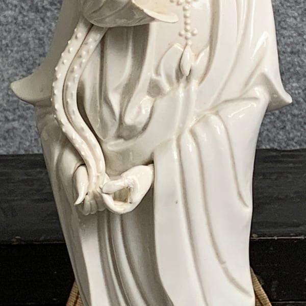 白磁蓮上観音立像箱付き [B29455]