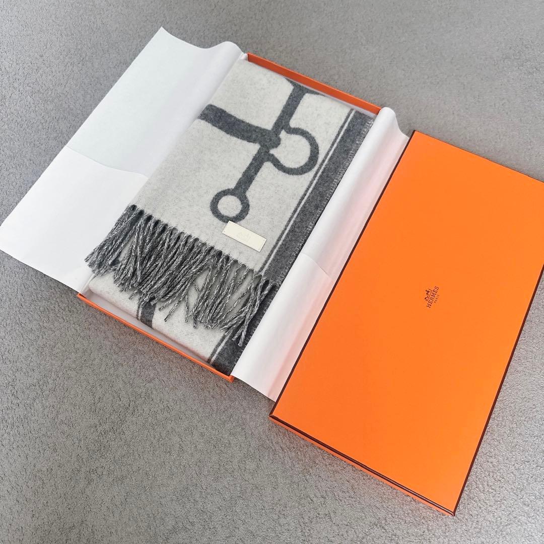 新品未使用　エルメス　カシミヤマフラー　《モール》　2025AW グレー 白