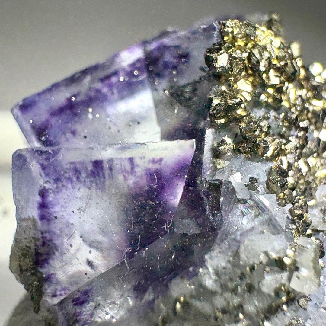 433 中国　ヤオガンシャン産　フローライト&パイライト