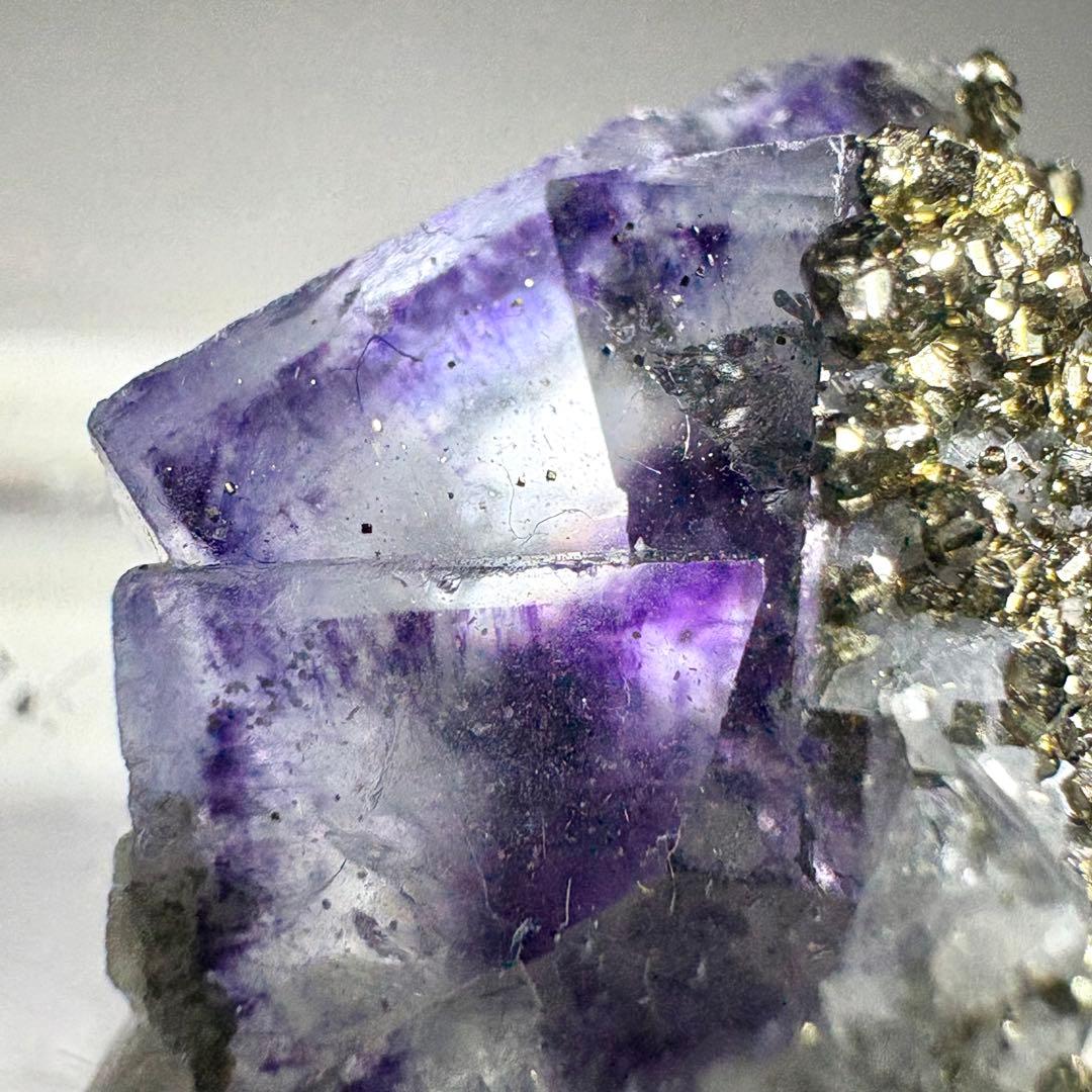 433 中国　ヤオガンシャン産　フローライト&パイライト