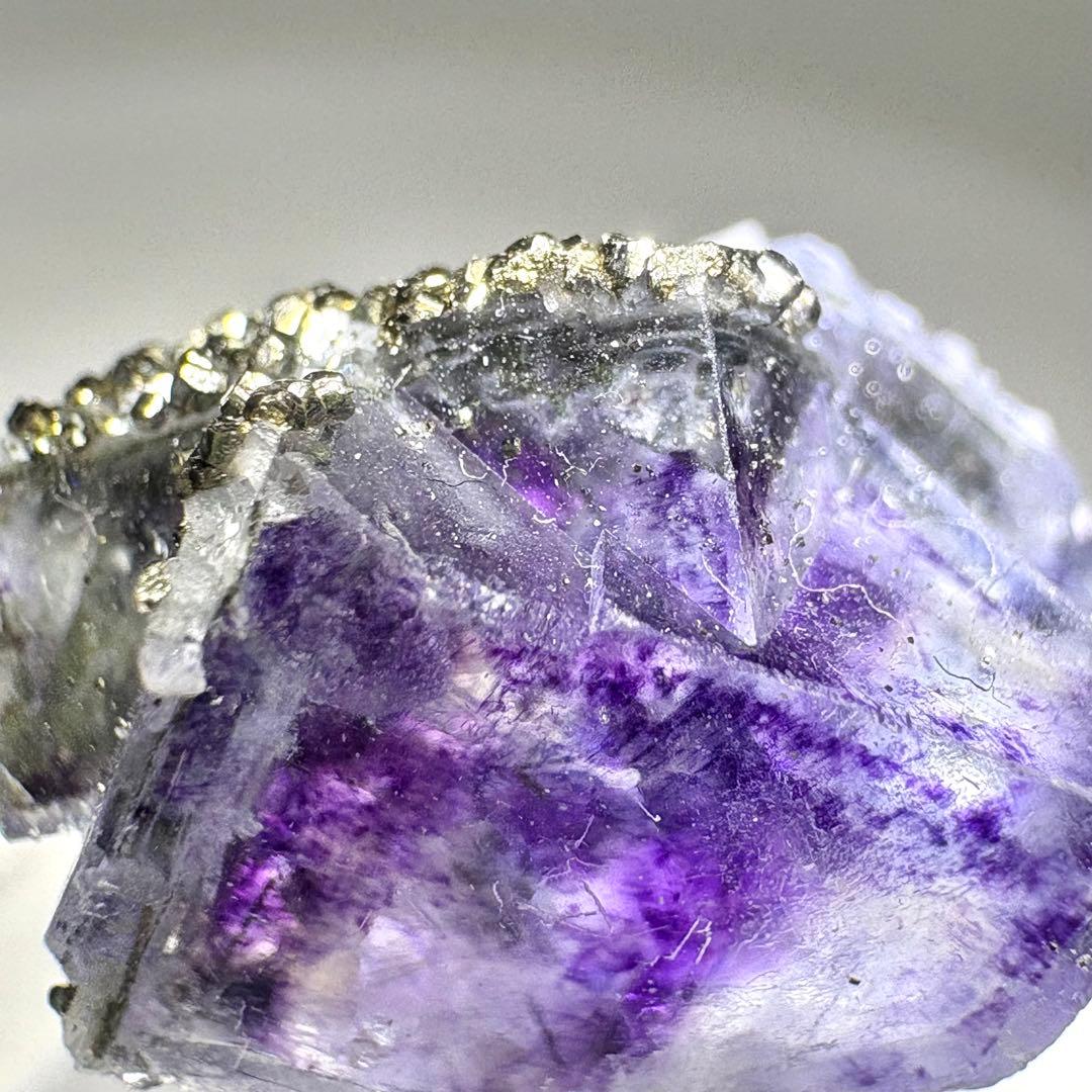 433 中国　ヤオガンシャン産　フローライト&パイライト