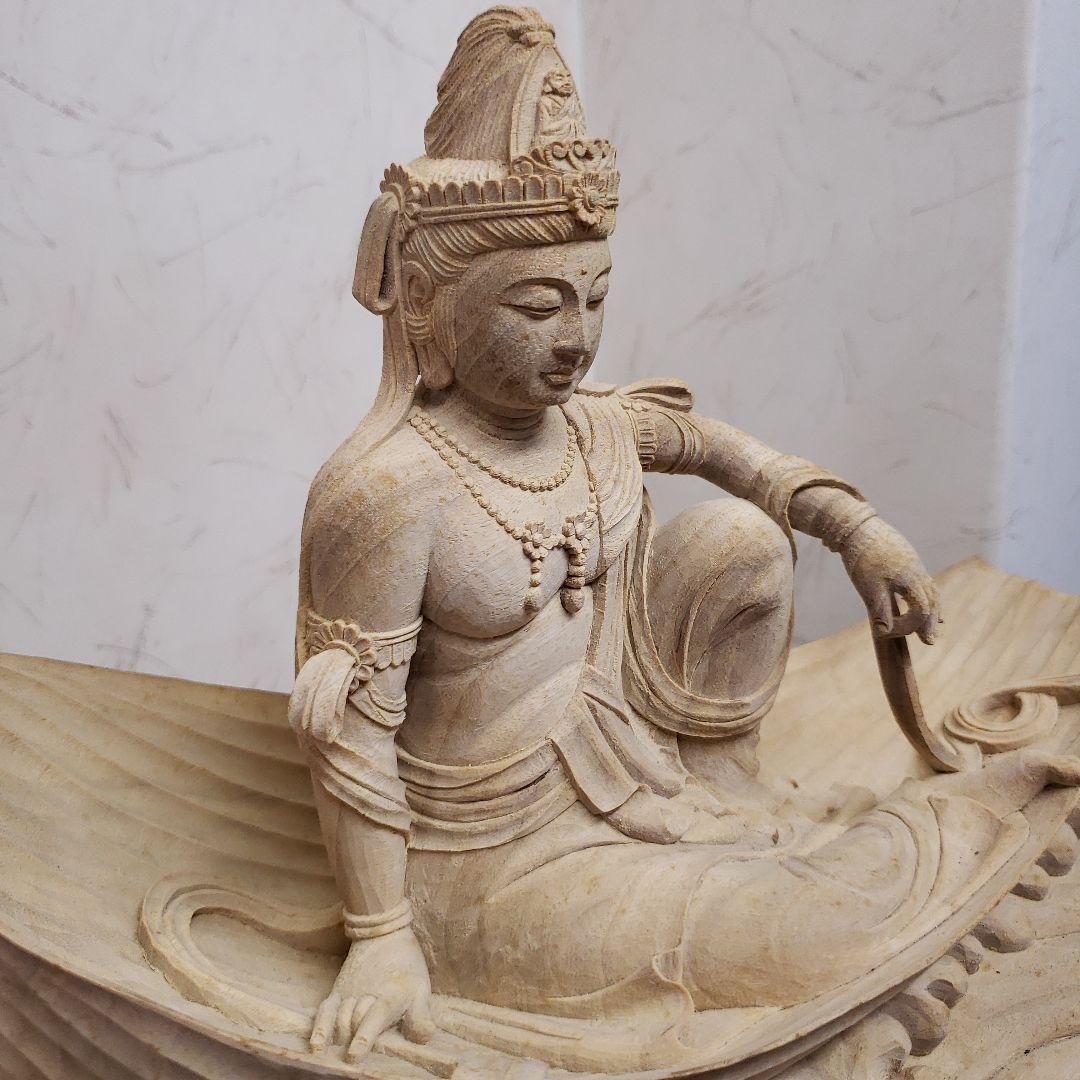 Ｂフライデー　蔵出し特価　希少仏像　上彫り★楠材 一葉観音菩薩坐像★台付