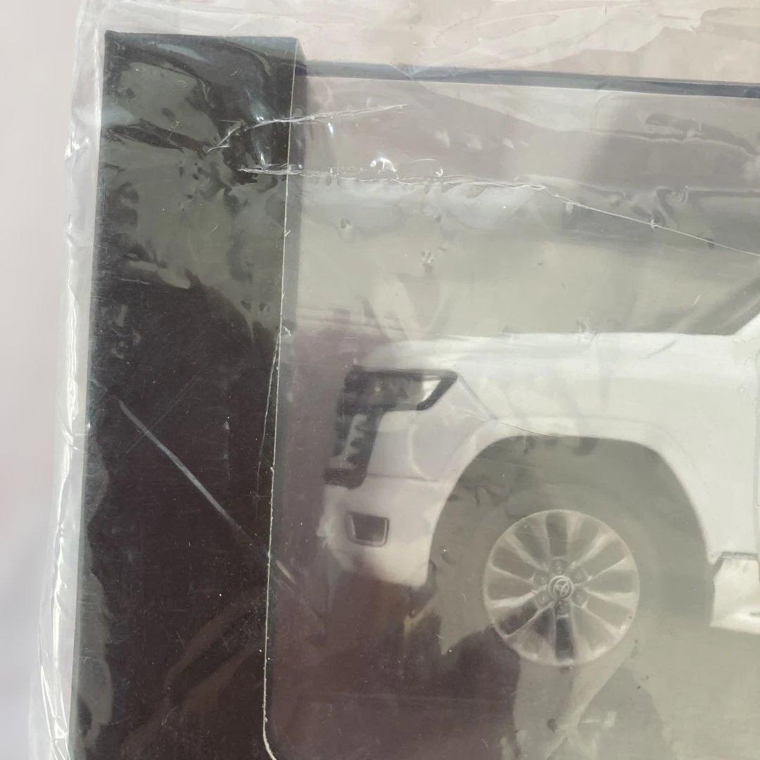 【LAND CRUISER】ランドクルーザー　ミニカー １／30スケール