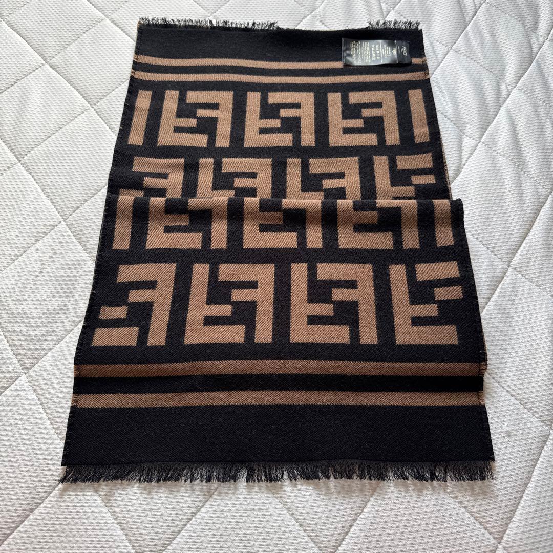 【美品】FENDI マフラー