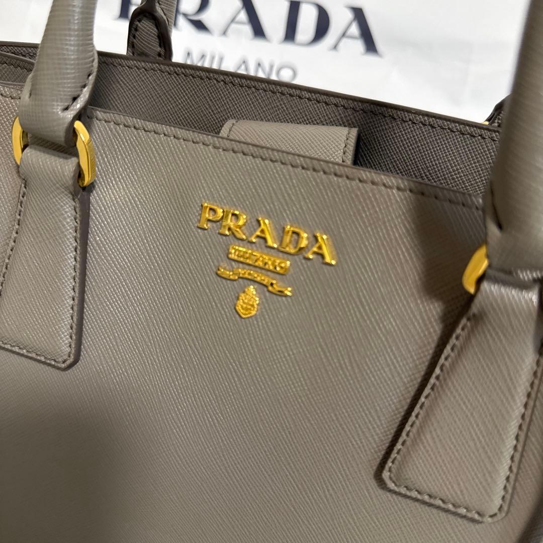 プラダ サフィアーノ ベージュ　バッグ
