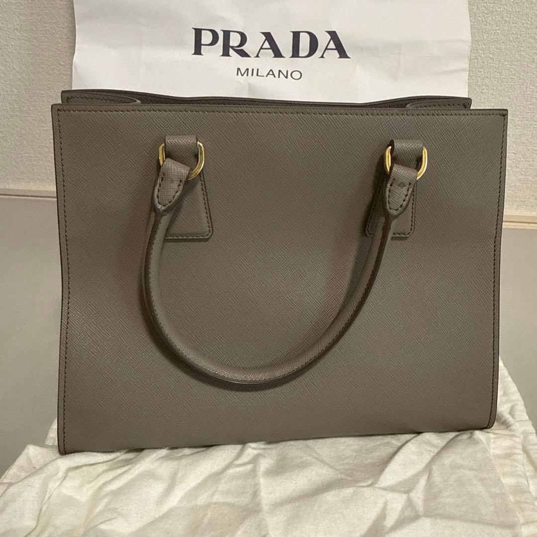 プラダ サフィアーノ ベージュ　バッグ