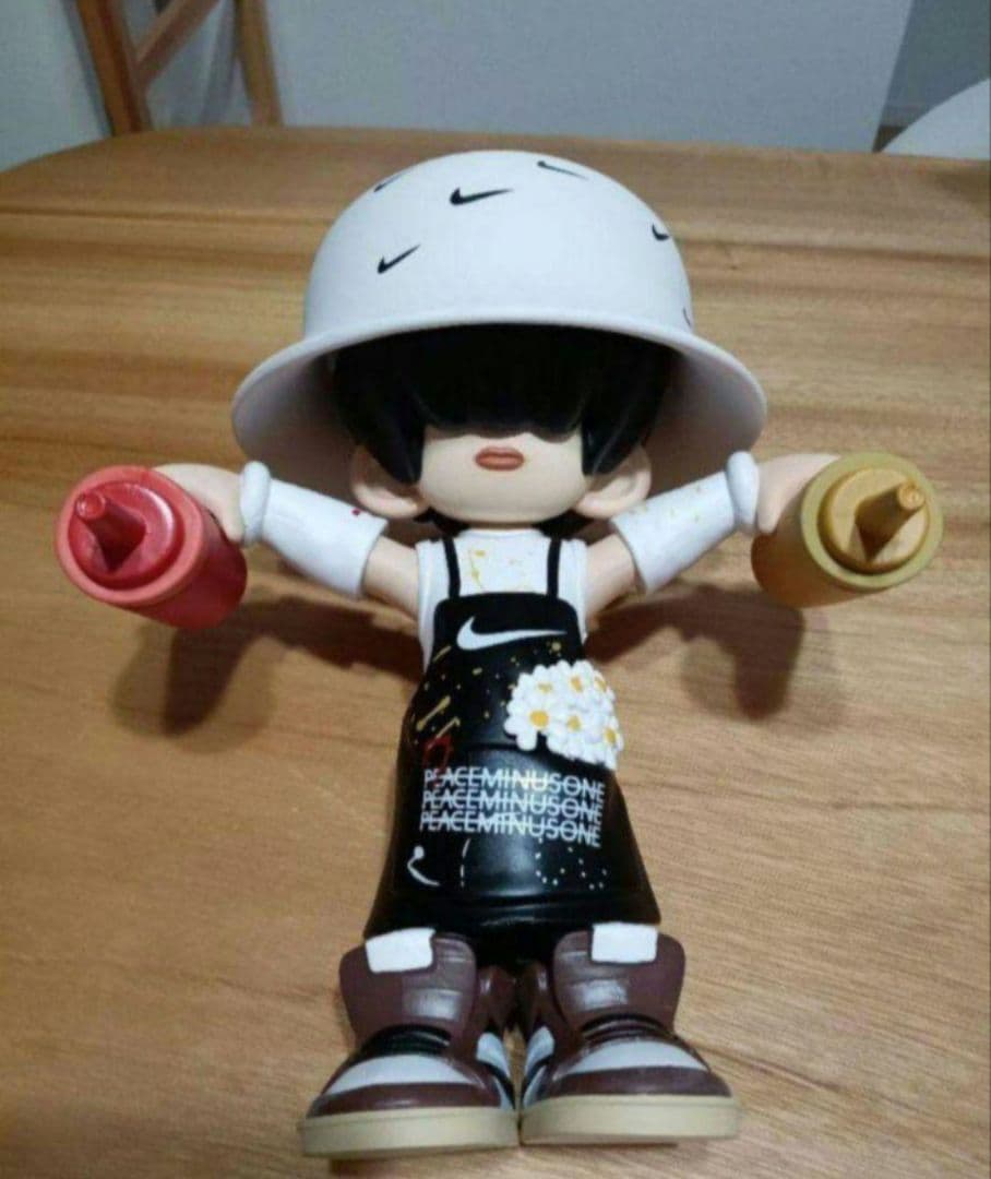 G-DRAGON PEACEMINUSONE フィギュア 지용 지드래