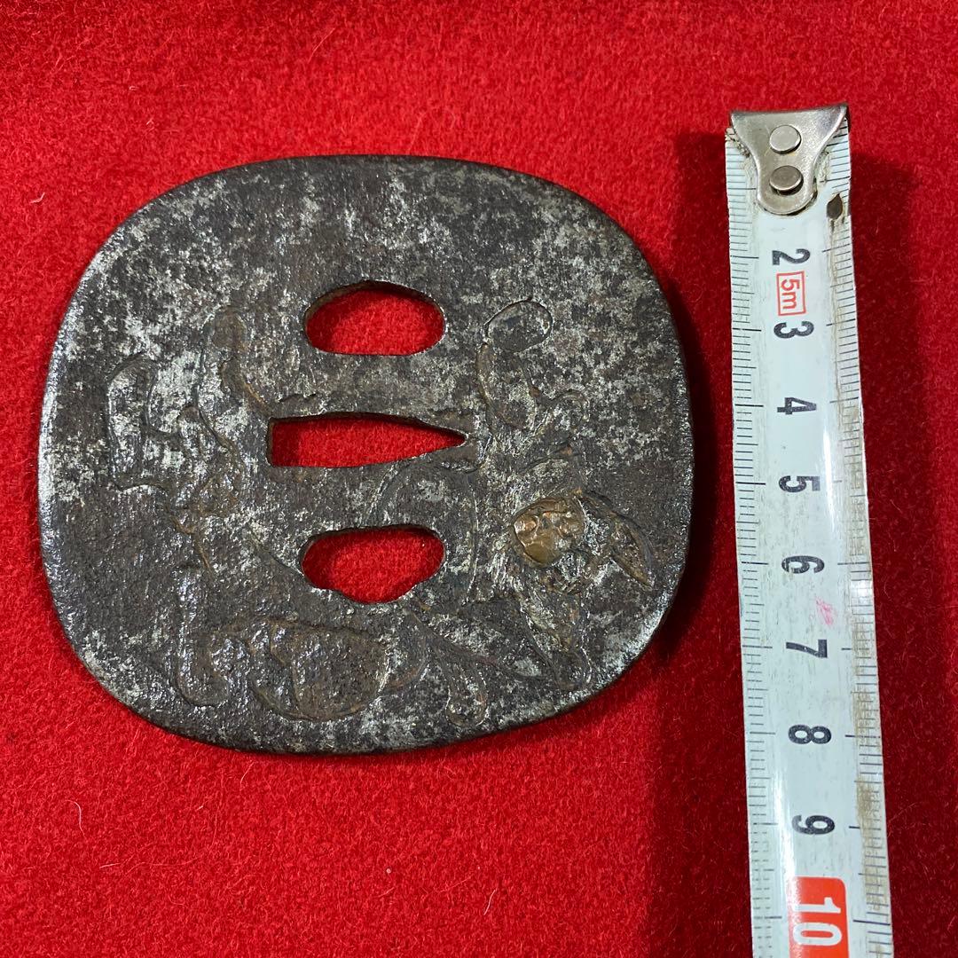 B–6 日本刀の鍔（つば）　武具　装飾品　アンティーク　美術品　工芸品　刀装具