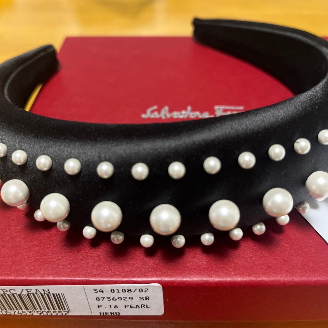 新品未使用　フェラガモ　カチューシャ　パール