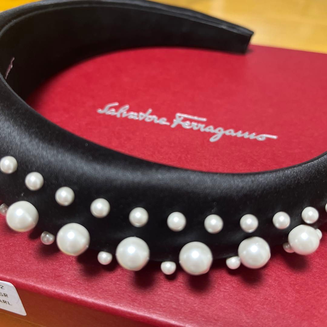 新品未使用　フェラガモ　カチューシャ　パール