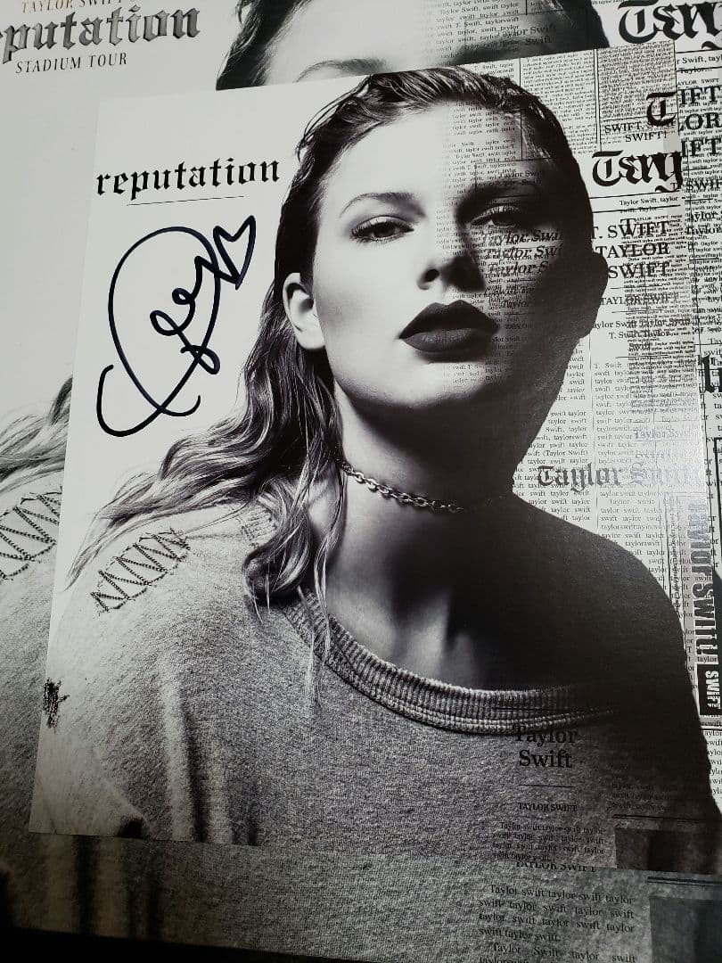 TAYLOR SWIFT VIP BOX サイン付き