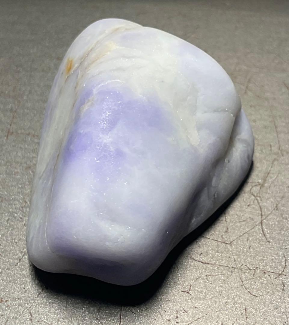 年始　［白地に鮮やかなラベンダー色　海石］妖精ラベンダー翡翠海石26g 糸魚川