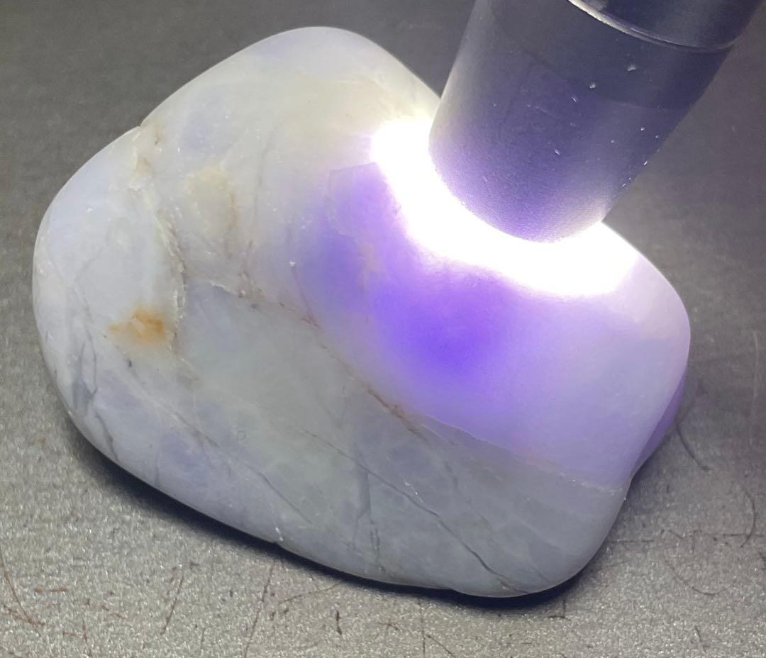 年始　［白地に鮮やかなラベンダー色　海石］妖精ラベンダー翡翠海石26g 糸魚川