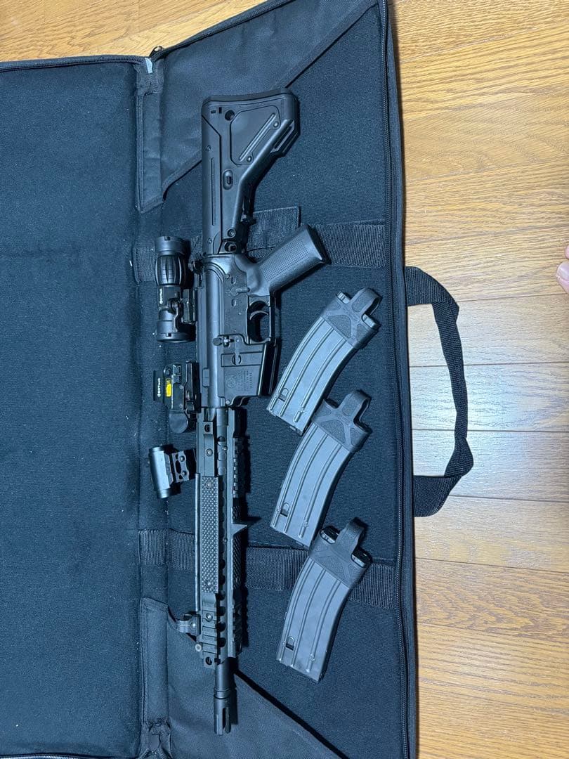 東京マルイ　ガスガン　M4A1カスタム　マガジン3本付き