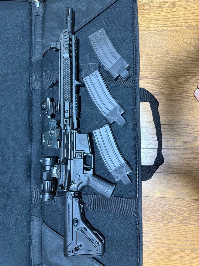 東京マルイ　ガスガン　M4A1カスタム　マガジン3本付き