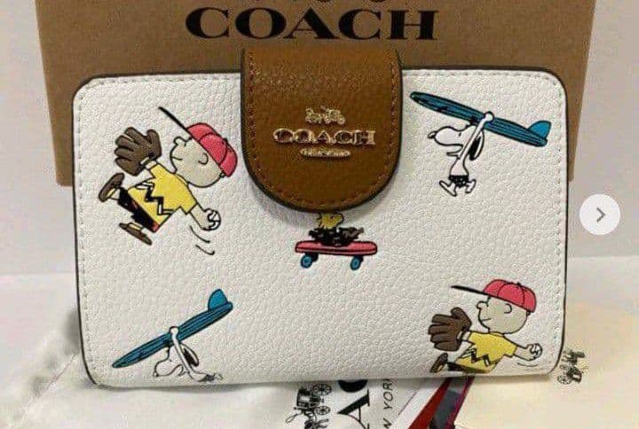 新品未使用コーチ二つ折り財布COACH×PEANUTSスヌーピーホワイト送料無料