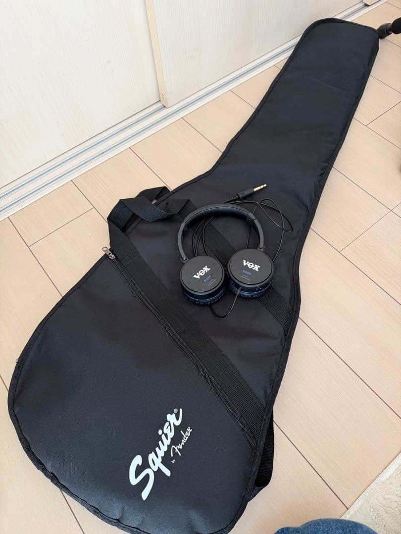 Squier Precision Bass ホワイト