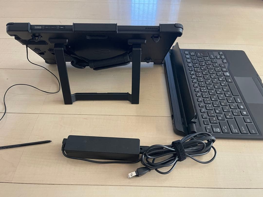 Fujitsu Q738/SB バッテリー良好　マサマサ