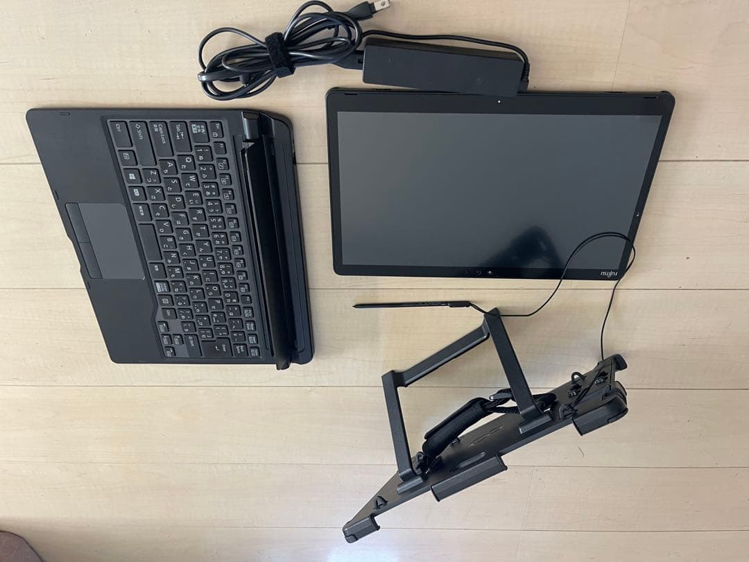 Fujitsu Q738/SB バッテリー良好　マサマサ