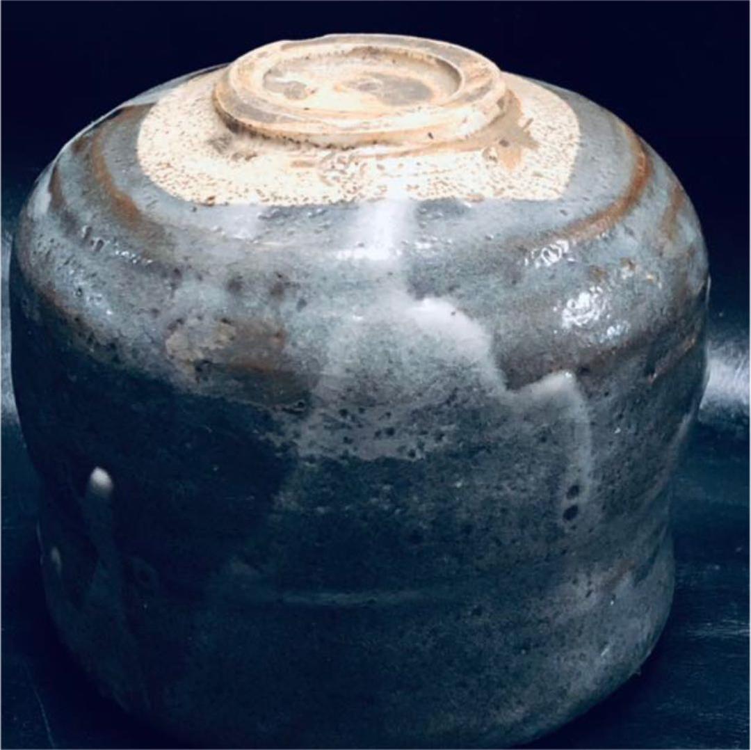 究極の古美術◼️蔵から見事に彫られた紋様が美しい抹茶茶碗が出てきました。茶道具