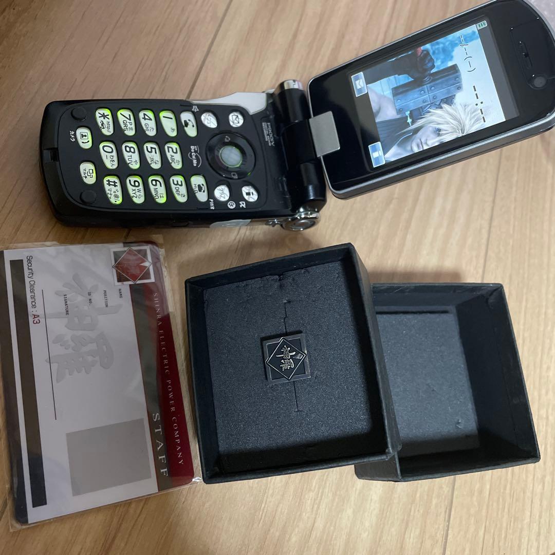 ドコモ P900iV クラウドブラック FF7 アドベントチルドレン　神羅セット