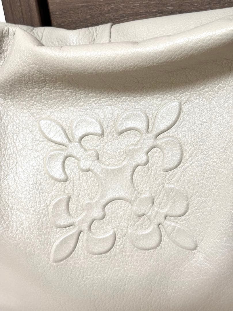 最終価格美品russetエンボスモノグラムソフトレザーショルダーバッググレージュ