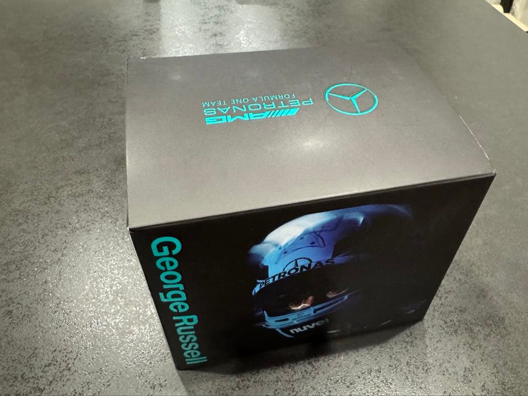 【激レア】e Russell 直筆サイン入り1/2ヘルメット