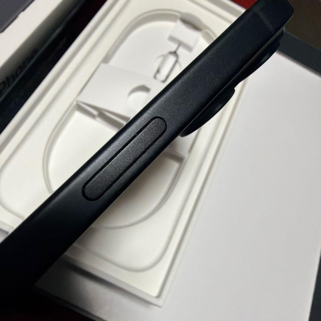 それがし 　iPhone16 128gb ブラック　箱付き　フィルム付き