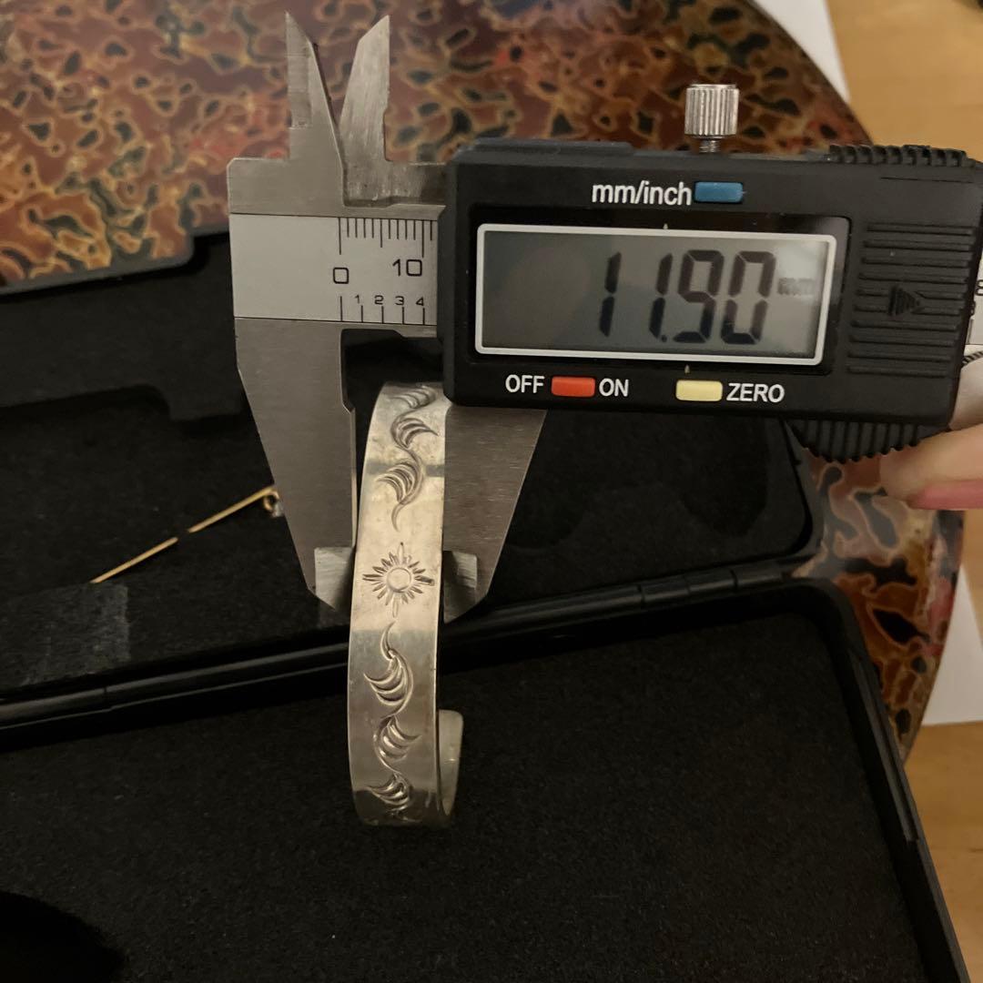 ARIZONA シルバーエングレーブカフブレスレット