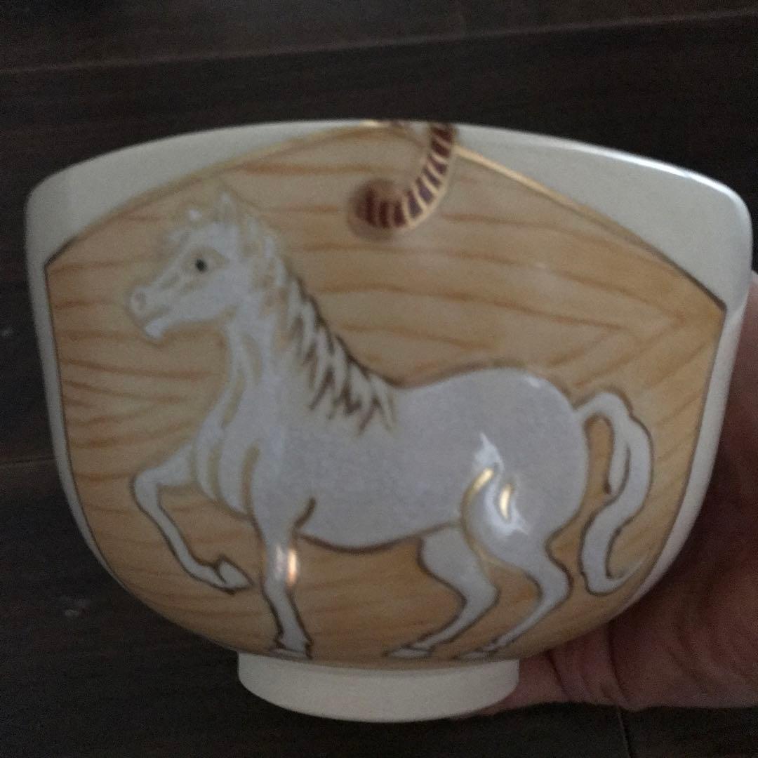 敬山造 白馬黒馬絵馬図茶碗 白馬は祈晴、黒馬は祈雨に奉納されました。