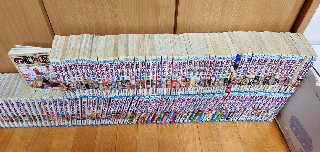 ONE PIECE110巻まで＋関連本10冊＋Bookカバー2個、シール付き