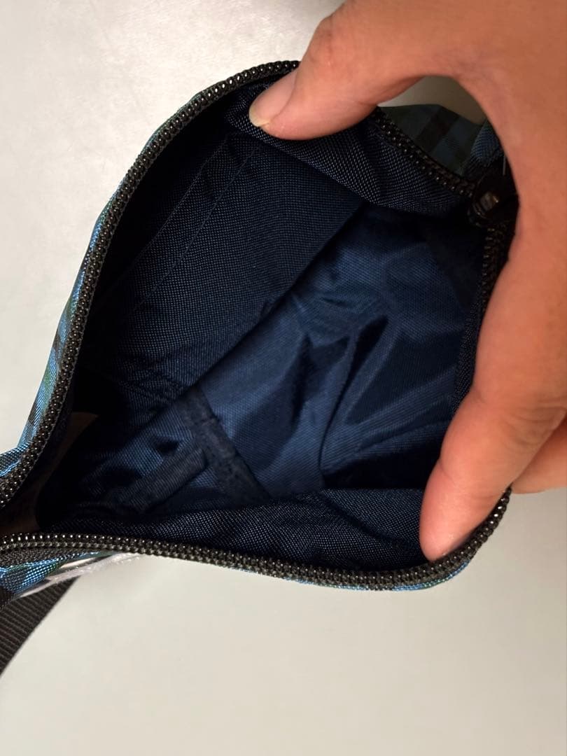 ファミリア　舟形ポシェット【未使用品】