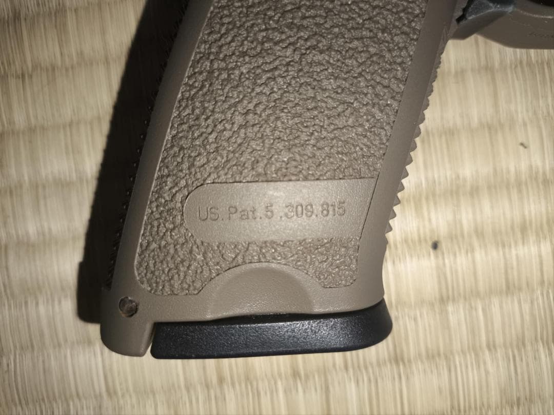 東京マルイ フルサイズUSP カスタム（マガジン1本、ホルスター付き）