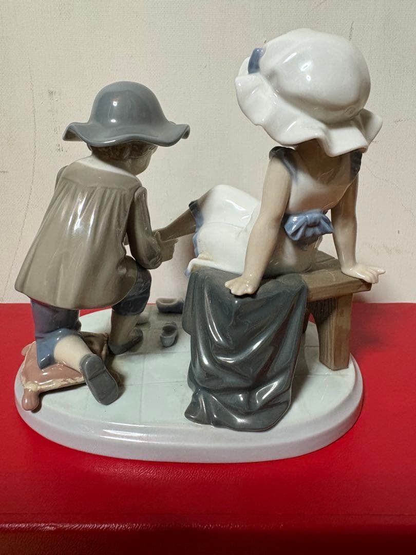 LLADRO リヤドロ　子供と猫のフィギュア
