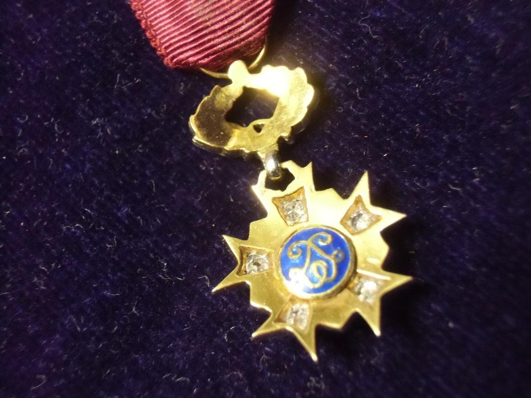 ＢＥベルギー軍＊王冠勲章＊シュバリエ級＊５点ダイヤ付き金製ミニチュア勲章（実物）