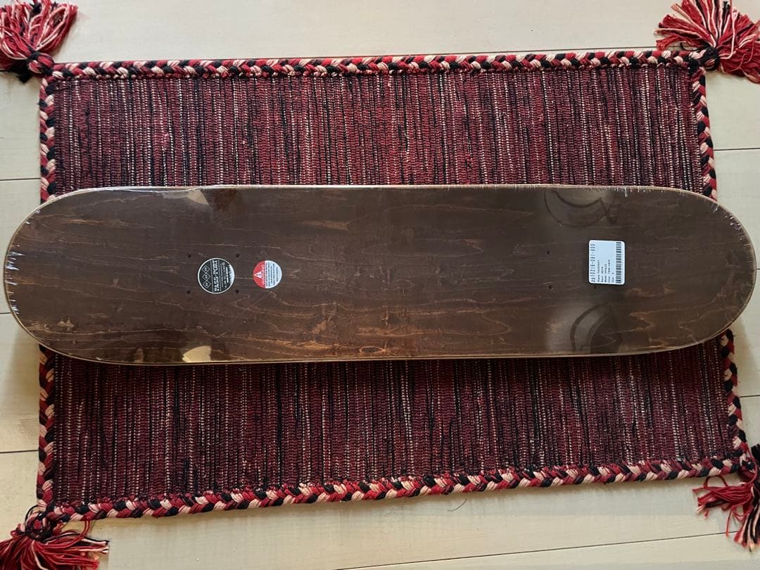 【新品・未使用品】 スケボー　デッキ　PASSPORT 8インチ