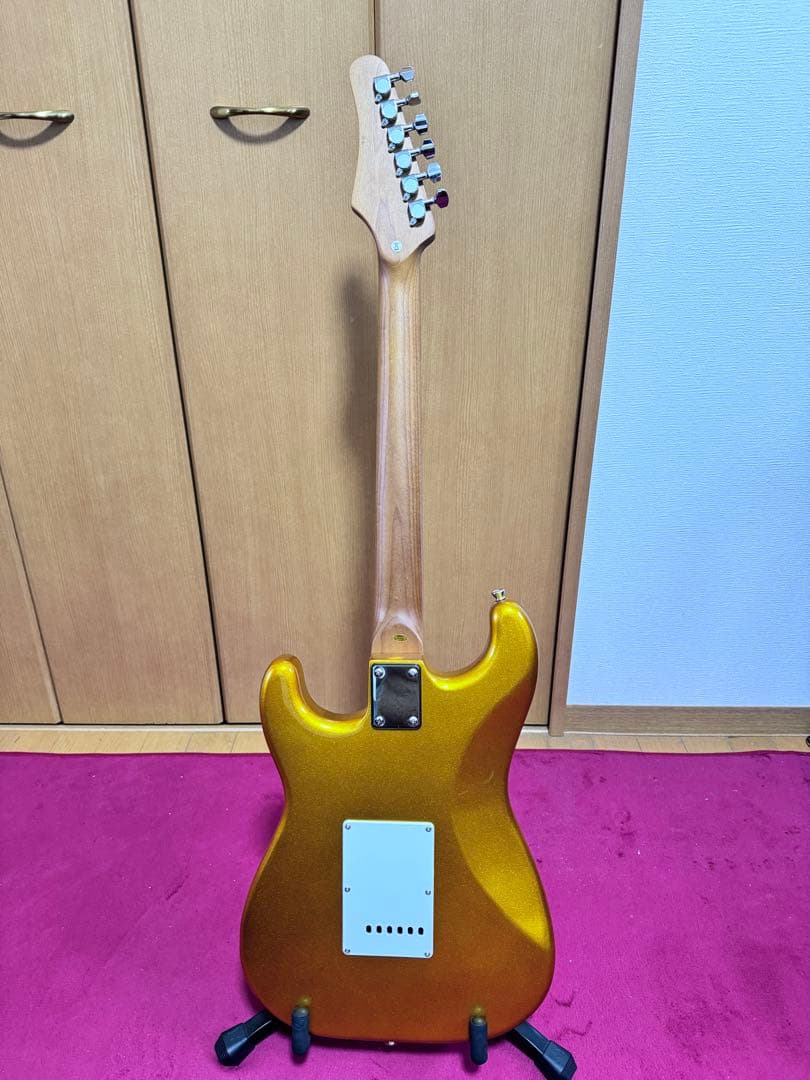 PLAYTECH ストラトキャスター Gold カーボナイズドメイプルネック