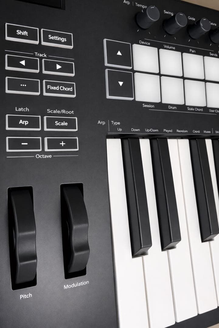 NOVATION FLkey 61 MIDI キーボード