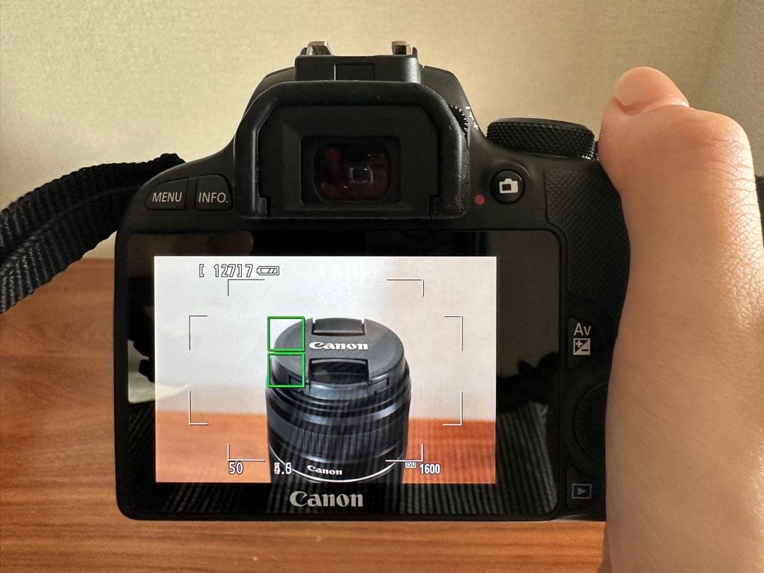 Canon EOSkiss x7ダブルズームキット (レンズ保護フィルター付き)